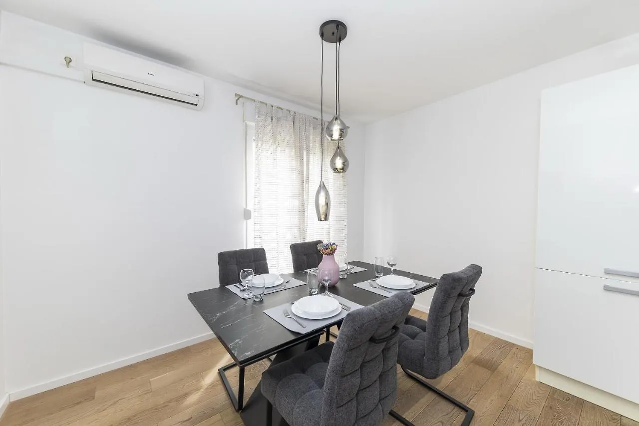 Apartment Alan Zara 0*,