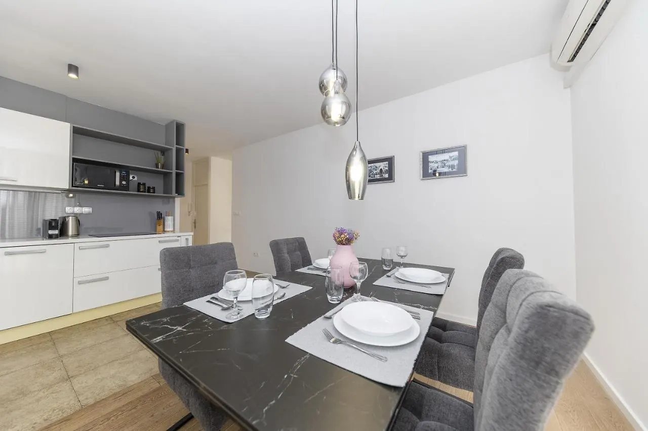 Apartment Alan Zara 0*,